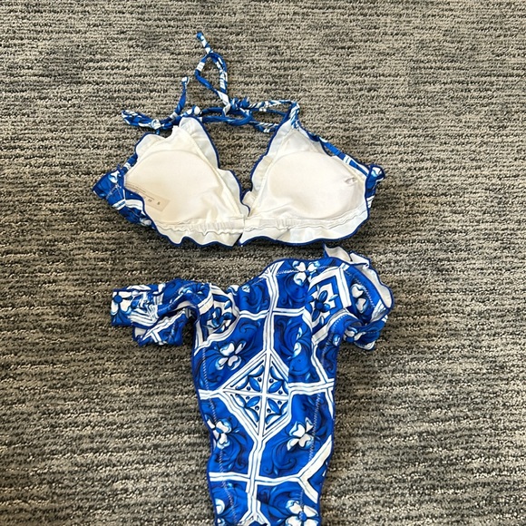 Large bottom, Small top floral geometric blue bikini - Picture 2 of 4